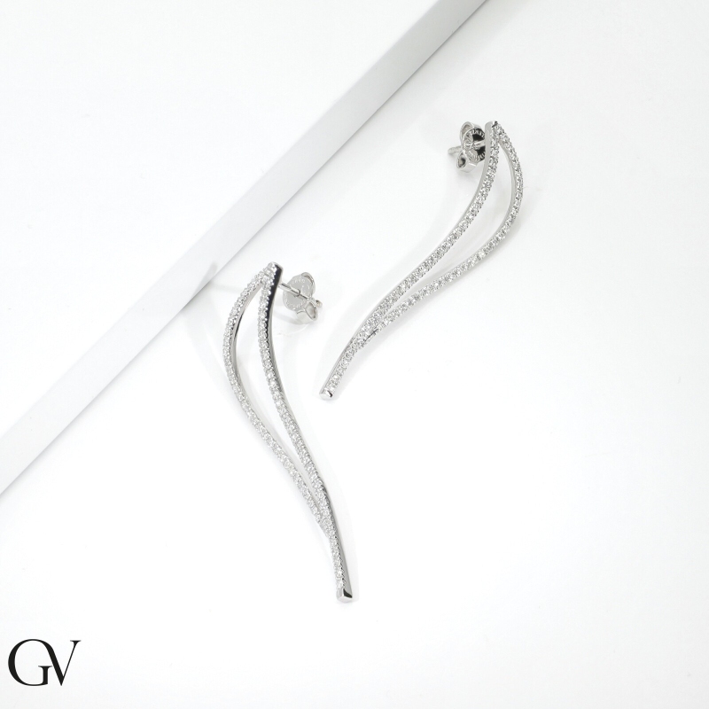 Pendientes oro blanco 18k diseño ondulado con diamantes