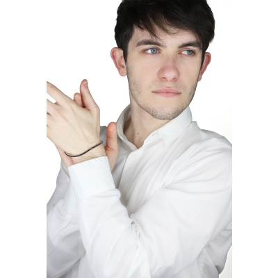 Brazalete tennis en oro blanco de 18 quilates con diamantes negros sobre oro ennegrecido