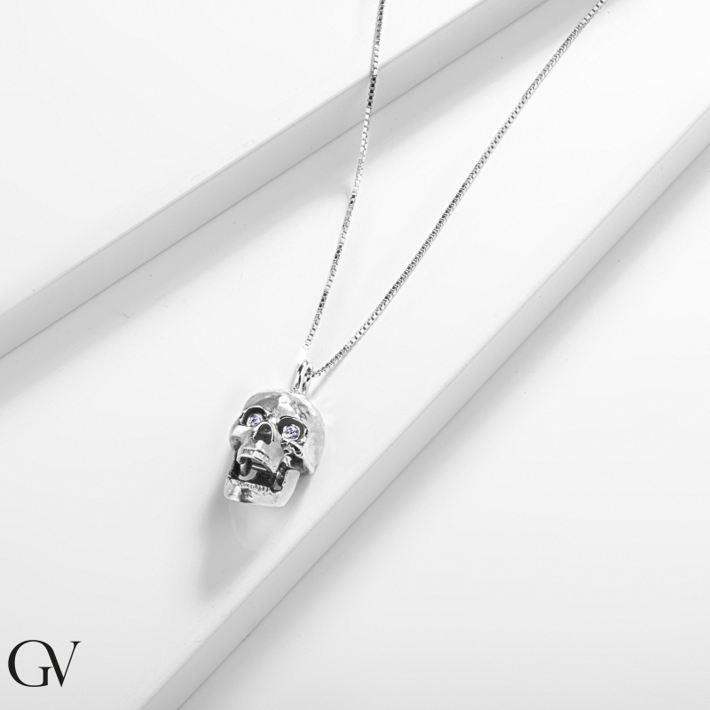 Collar en oro blanco 18k con colgante skull y diamantes Collar en oro blanco 18k con colgante skull y diamantes