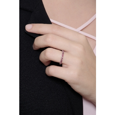 Anillo de eternidad en oro blanco 18 kilates engastado con rubíes 