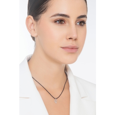 Colgante con inicial V oro blanco 18 quilates