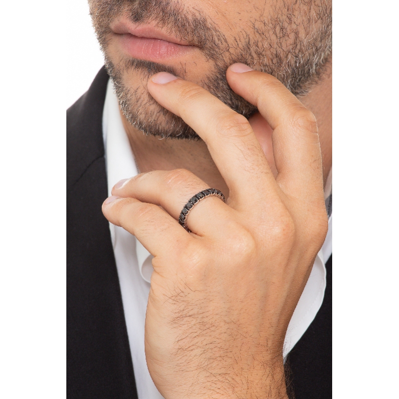 Anillo Eternity en oro blanco 18 quilates con diamantes negros Anillo Eternity en oro blanco 18 quilates con diamantes negros