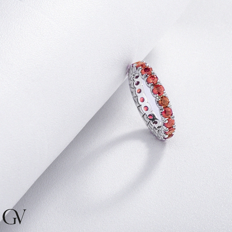 Anillo eternidad oro blanco 18 kilates con rubíes  Anillo eternidad oro blanco 18 kilates con rubíes