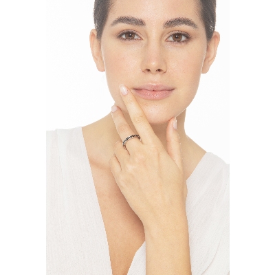 Anillo Eternity riel en oro blanco 18k con diamantes negros