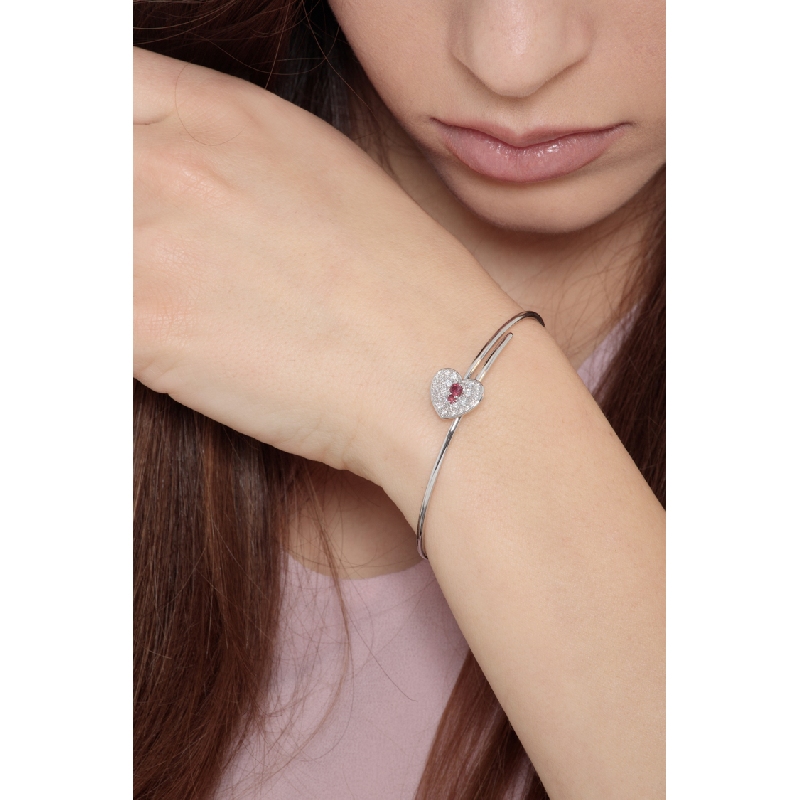 Pulsera semirrígida oro blanco 18k con corazón de diamantes y rubíes