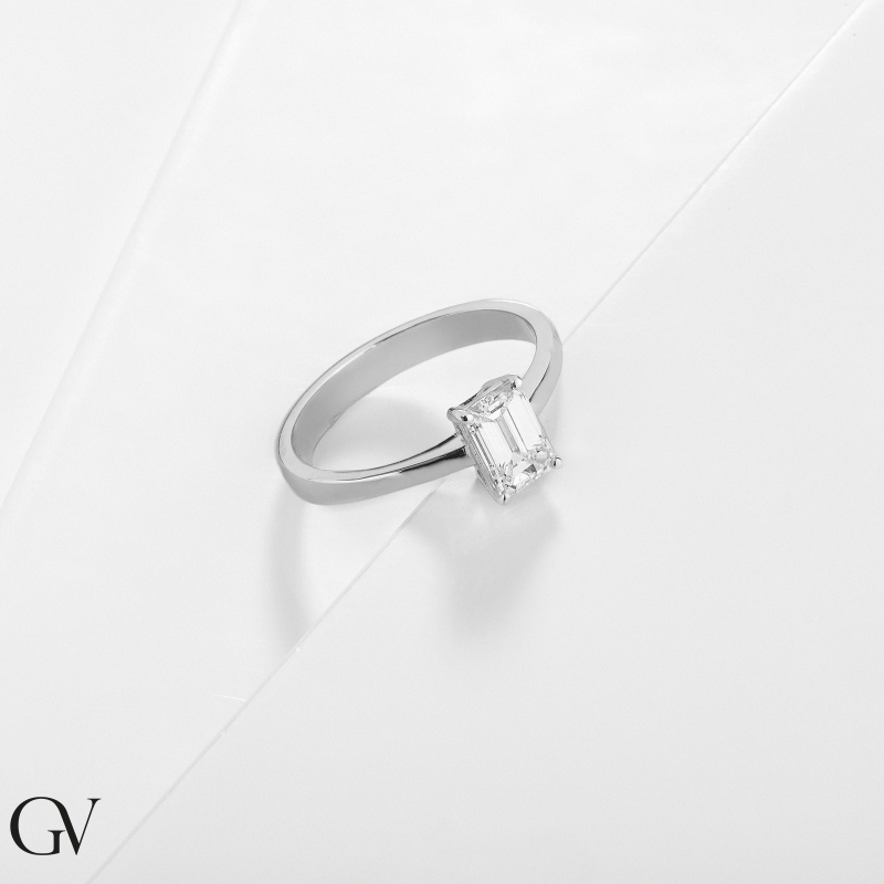 Anillo solitario en oro blanco 18k con diamante central ct 1.00 GIA Anillo solitario en oro blanco 18k con diamante central ct 1.00 GIA