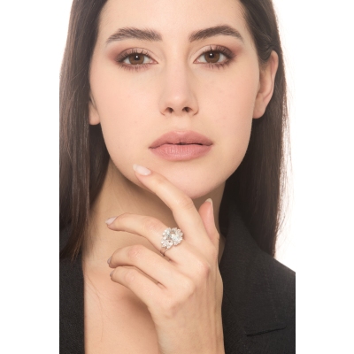 Anillo de oro blanco 18k con aguamarina ovalada