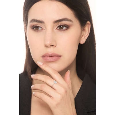 Anillo con aguamarina ovalada oro blanco 18K 