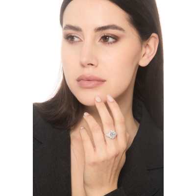 Anillo halo de oro blanco 18k con aguamarina