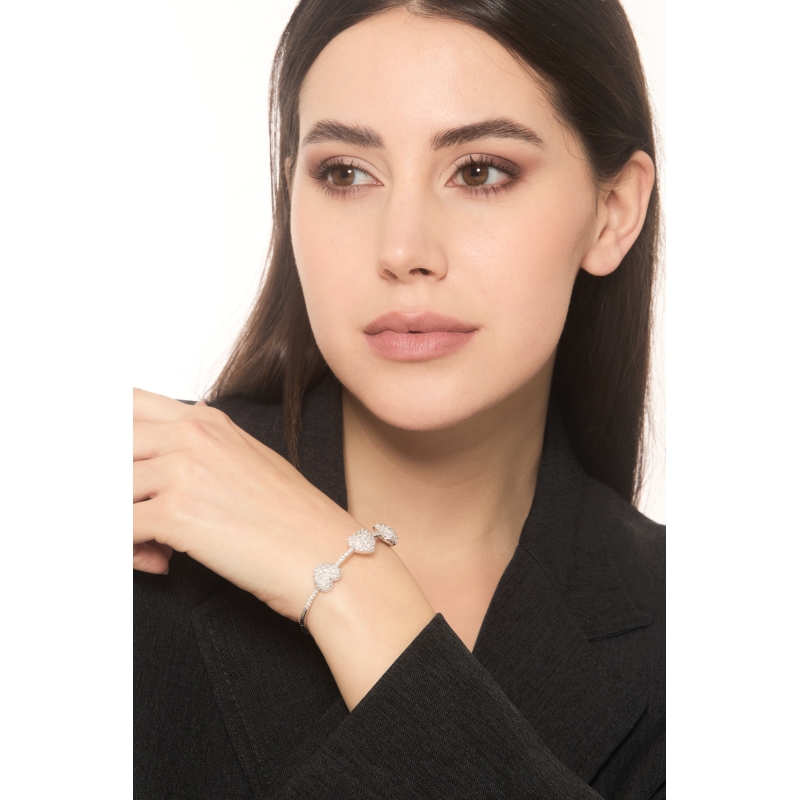 Pulsera de oro blanco y diamantes con tres corazones Pulsera de oro blanco y diamantes con tres corazones