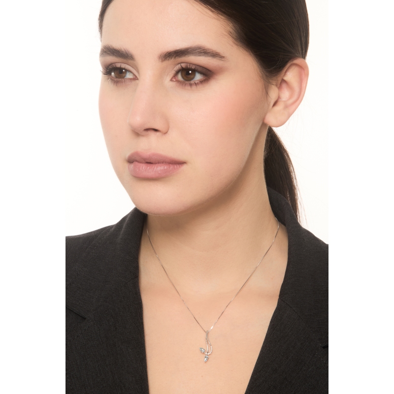 Collar en oro blanco 18k colgante único con acuamarinas y diamantes