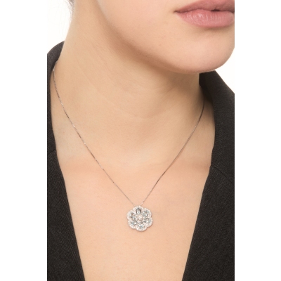 Collar en oro con colgante flor aquamarinas ovaladas y diamantes