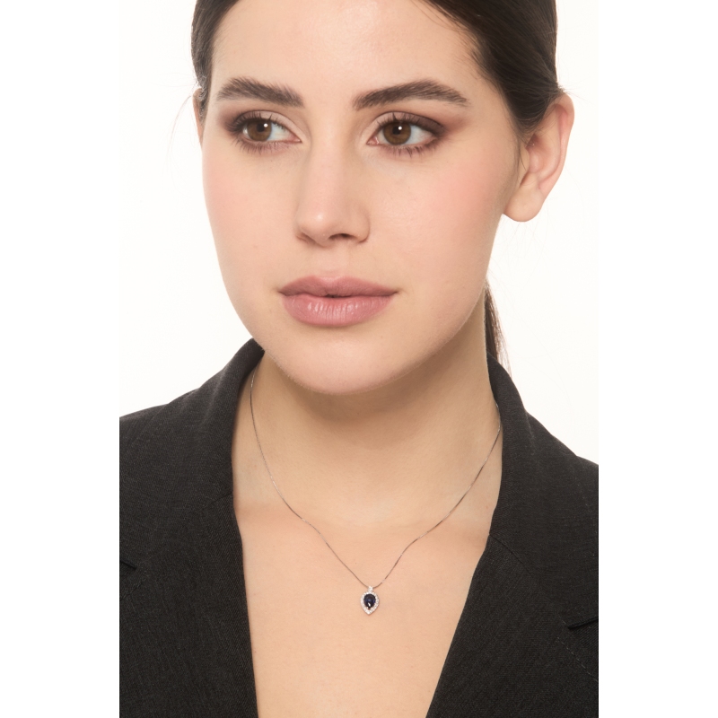 Collar en oro blanco 18k con gota zafiro azul y diamantes Collar en oro blanco 18k con gota zafiro azul y diamantes