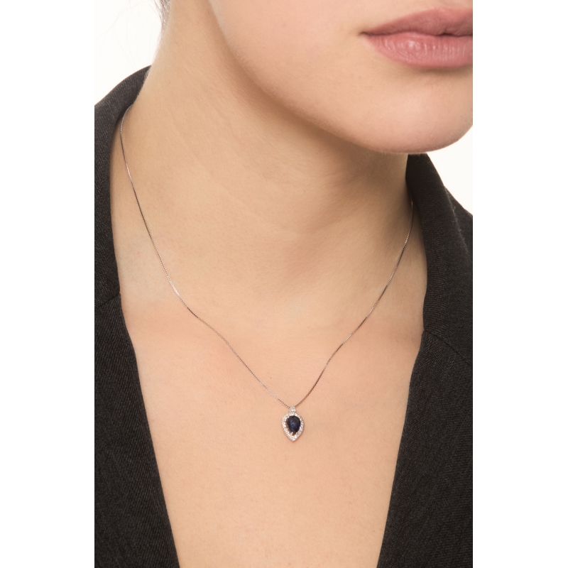 Collar en oro blanco 18k con gota zafiro azul y diamantes Collar en oro blanco 18k con gota zafiro azul y diamantes