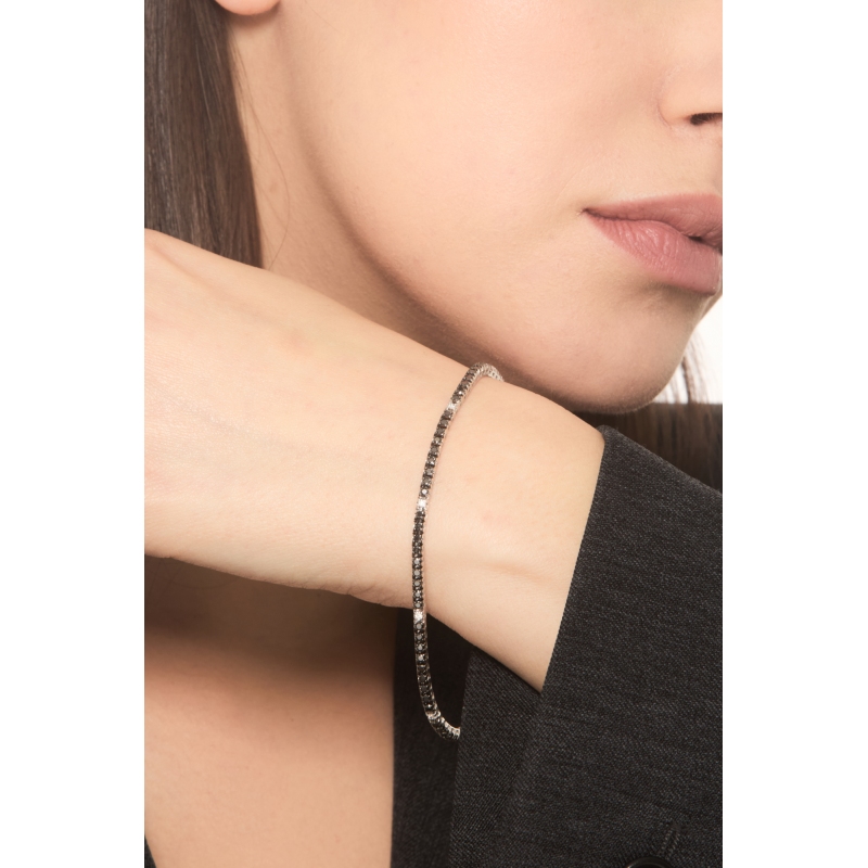 Brazalete tennis en oro blanco de 18 quilates con diamantes negros y blancos, puntas ennegrecidas