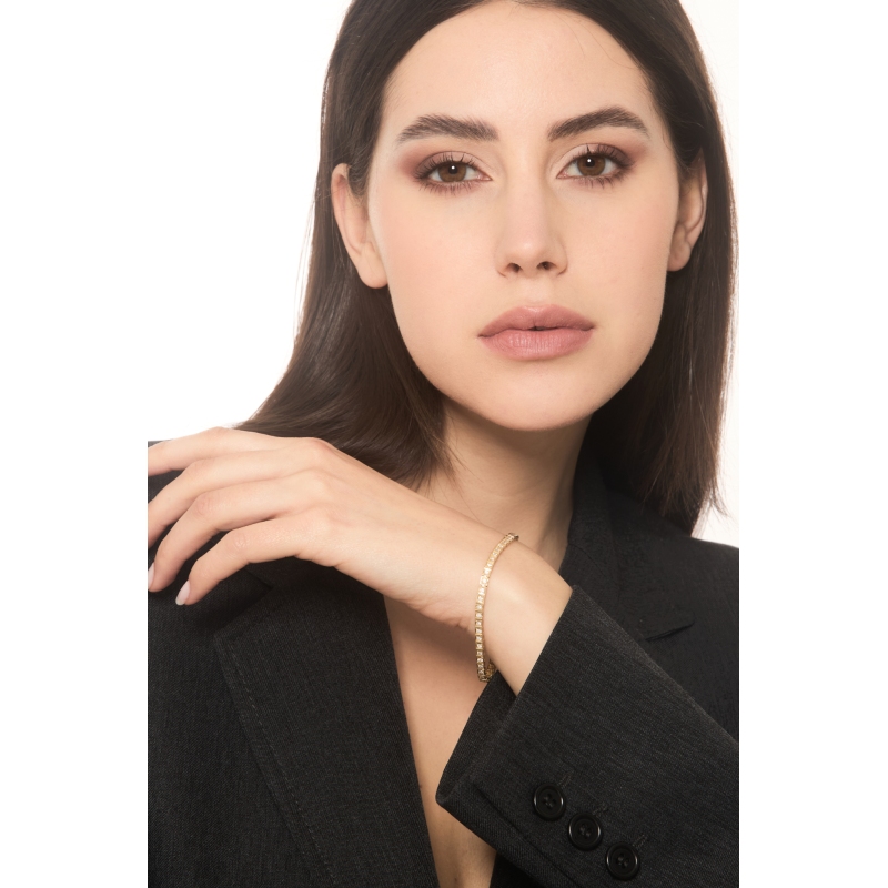 Pulsera Tennis cuadrada en oro amarillo de 18 quilates con diamantes talla brillante  Pulsera Tennis cuadrada en oro amarillo de 18 quilates con diamantes talla brillante