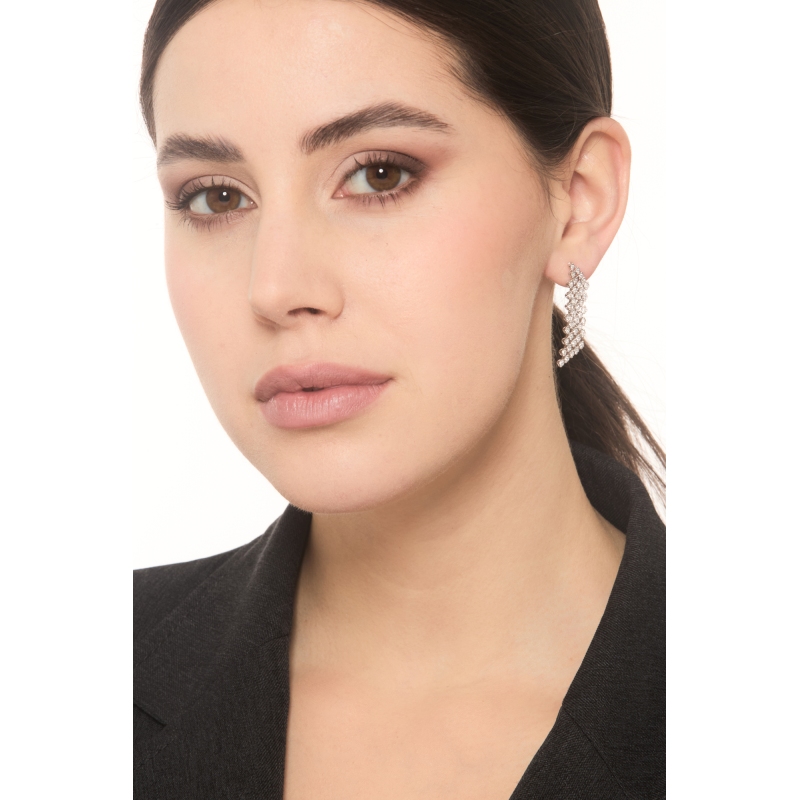 Pendientes tejidos colgantes en oro blanco de 18k con diamantes