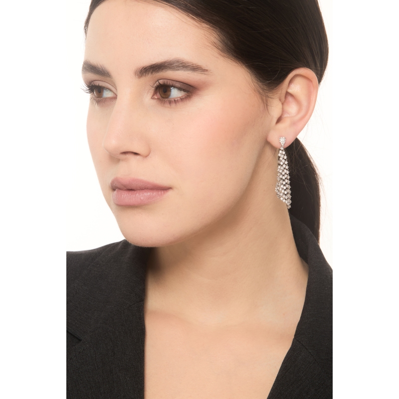 Pendientes colgantes de tejido con diamantes en oro blanco de 18 quilates Pendientes colgantes de tejido con diamantes en oro blanco de 18 quilates
