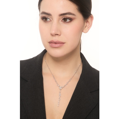 Collar en oro blanco de 18 quilates con cascada de diamantes 