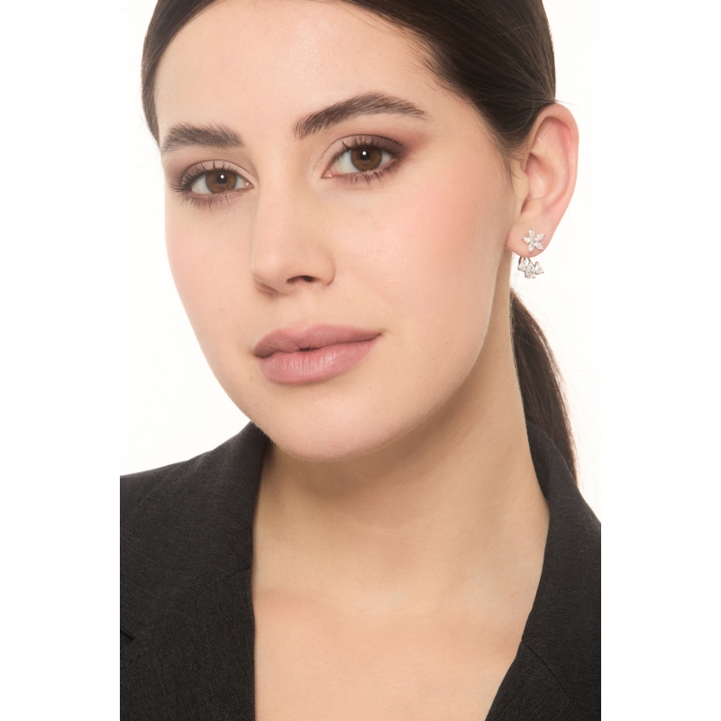 Pendientes en oro blanco de 18 quilates en forma de flor 