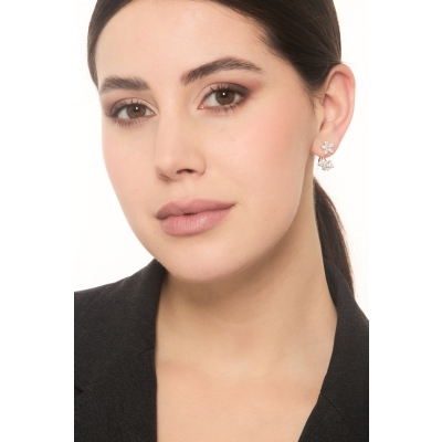 Pendientes en oro blanco de 18 quilates en forma de flor 