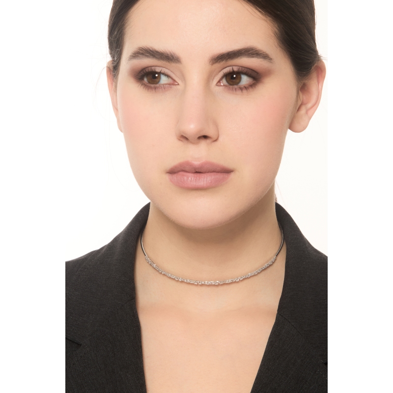 Choker en oro blanco de 18k con diamantes