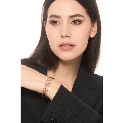 Brazalete de diseño en oro rosa de 18k con diamantes