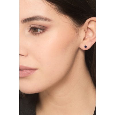 Pendientes con zafiros azules en oro blanco de 18k