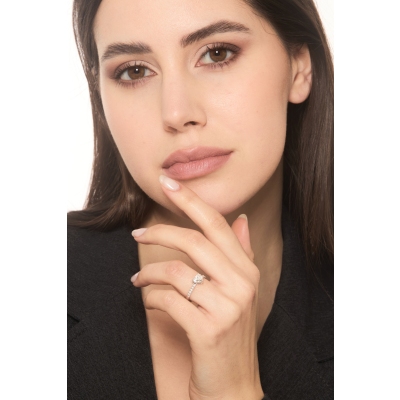 Anillo solitario con un diamante talla corazón CT.1.00 en oro blanco 18k