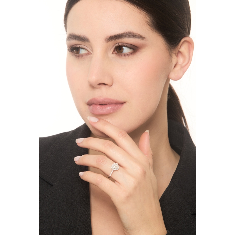 Anillo solitario corazón certificado por GIA CT.1.00 en oro blanco de 18k  Anillo solitario corazón certificado por GIA CT.1.00 en oro blanco de 18k