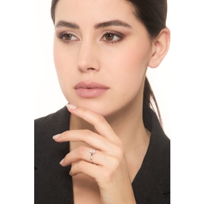 Anillo solitario oro blanco 18k con diamante talla esmeralda GIA 0.70 ct