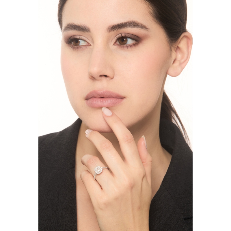 Anillo solitario en oro blanco 18k con diamante natural talla esmeralda GIA 1 CT Anillo solitario en oro blanco 18k con diamante natural talla esmeralda GIA 1 CT