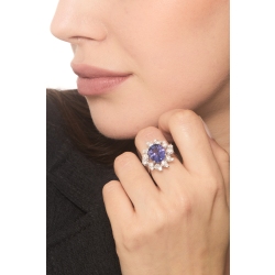 Anillo en oro blanco de 18k con tanzanita ovalada y diamantes 2