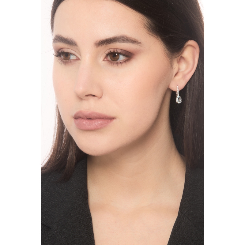 Pendientes en oro blanco 750 con aquamarina ovalada y diamantes Pendientes en oro blanco 750 con aquamarina ovalada y diamantes