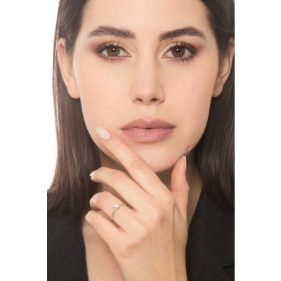 Anillo solitario en oro blanco 18k con 8 garras y diamante