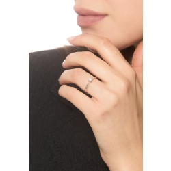 Anillo solitario en oro blanco 18k con 8 garras y diamante 2
