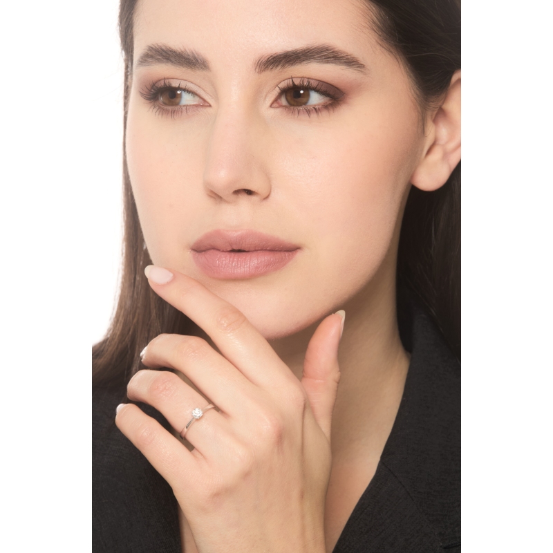 Anillo solitario oro blanco 18k con ocho garras y diamante  Anillo solitario oro blanco 18k con ocho garras y diamante