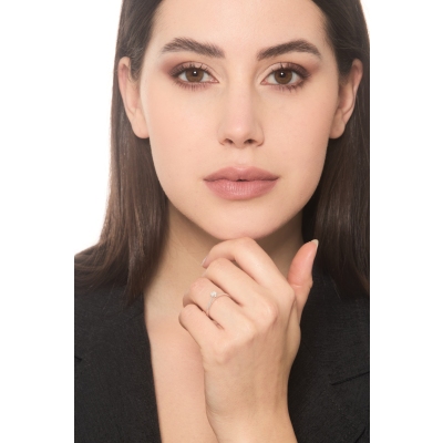 Anillo solitario de oro blanco de 18K con diamante 0,20 cts