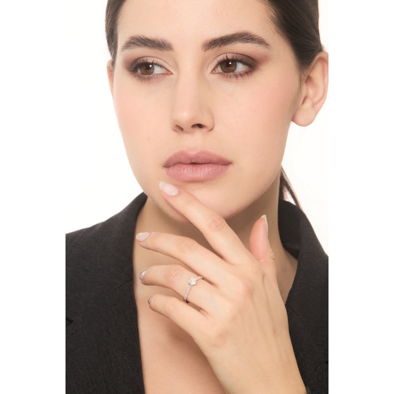 Anillo solitario corazón oro blanco 18k adornado con diamante natural 0.50 GIA Anillo solitario corazón oro blanco 18k adornado con diamante natural 0.50 GIA