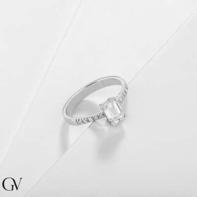 Anillo diamante natural central talla esmeralda GIA CT.1.00 en or 18k