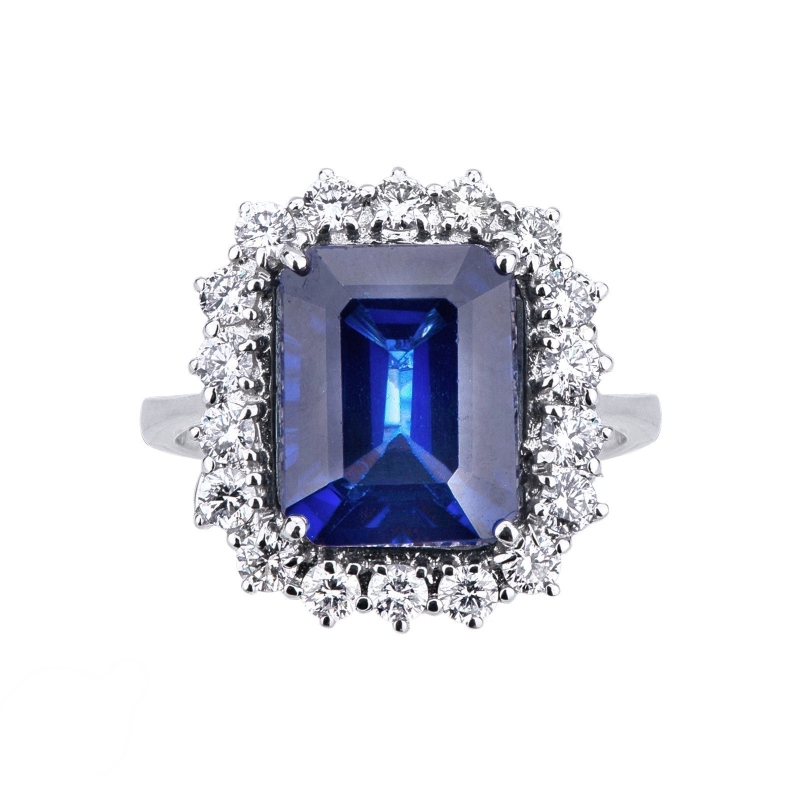 Anillo en oro blanco 18k con zafiro azul rodeado de diamantes Anillo en oro blanco 18k con zafiro azul rodeado de diamantes