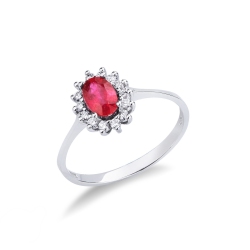 Anillo con halo de diamantes y rubí oval en oro blanco de 18 kilates