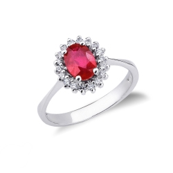 Anillo de oro blanco de 18 kilates engastado con un rubì talla oval