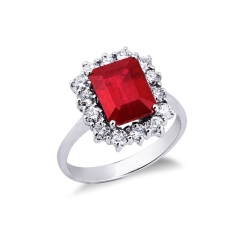Anillo en oro blanco con rubí octogonal y diamantes