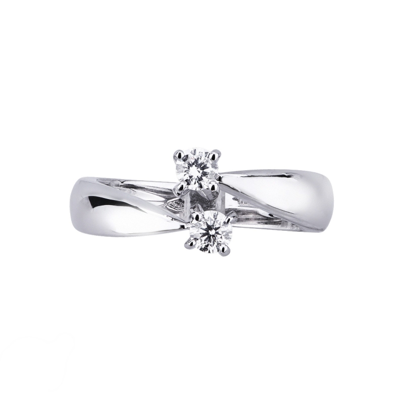 Anillo tu y yo contrarié en oro blanco 18k está engastado con dos diamantes Anillo tu y yo contrarié en oro blanco 18k está engastado con dos diamantes