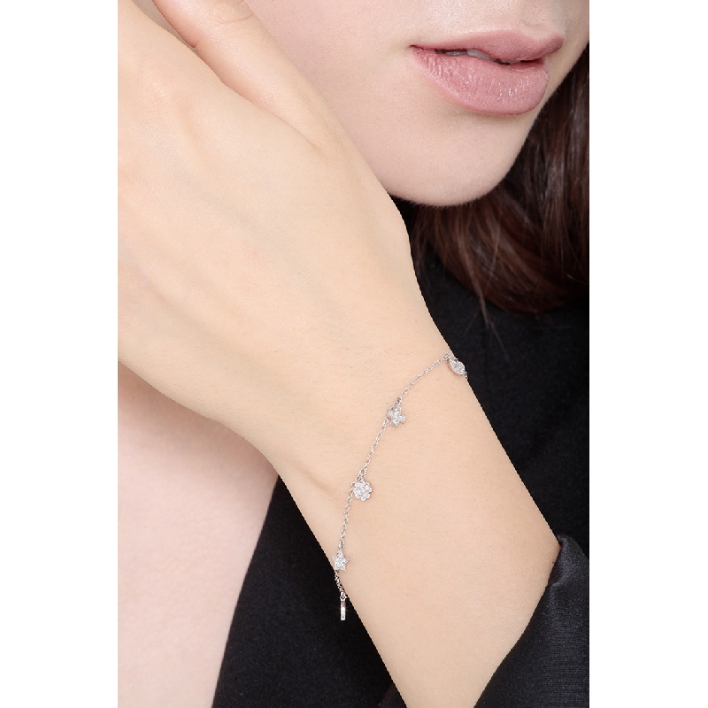 Pulsera de oro blanco de 18 quilates con charms de diamantes Pulsera de oro blanco de 18 quilates con charms de diamantes