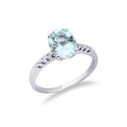 Anillo en oro blanco con aguamarina ovalada y diamantes
