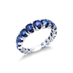 Anillo media alianza en oro blanco de 18k con zafiros azules