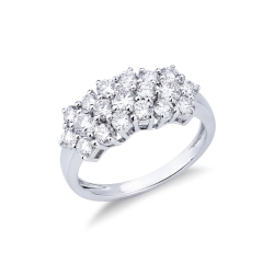 Anillo en oro blanco de 18 quilates con tres flores unidas de diamantes