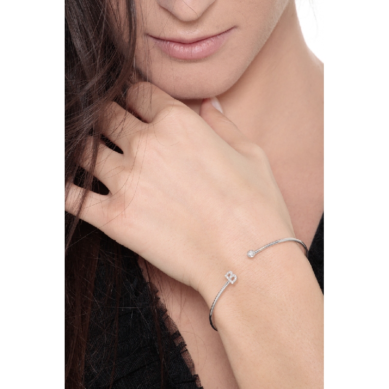 Brazalete Rígido en Oro Blanco 18k con Letra B y Diamantes
